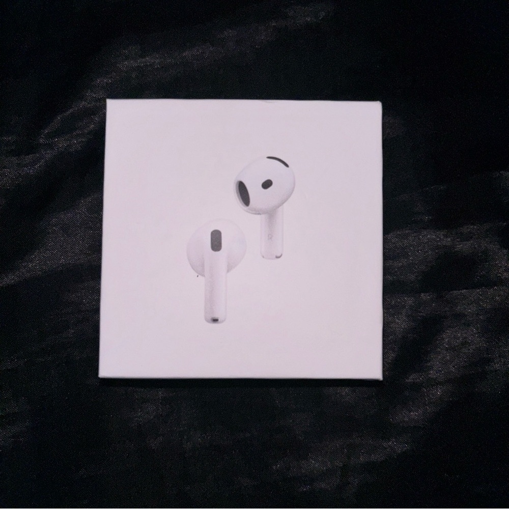 Apple White Earbud Headphones Gen 4